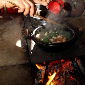 Culinária de quintal – uma cozinha construída pela falta