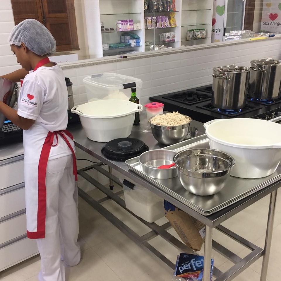Loja de BH cria produtos sem leite e ovo para atender alérgicos